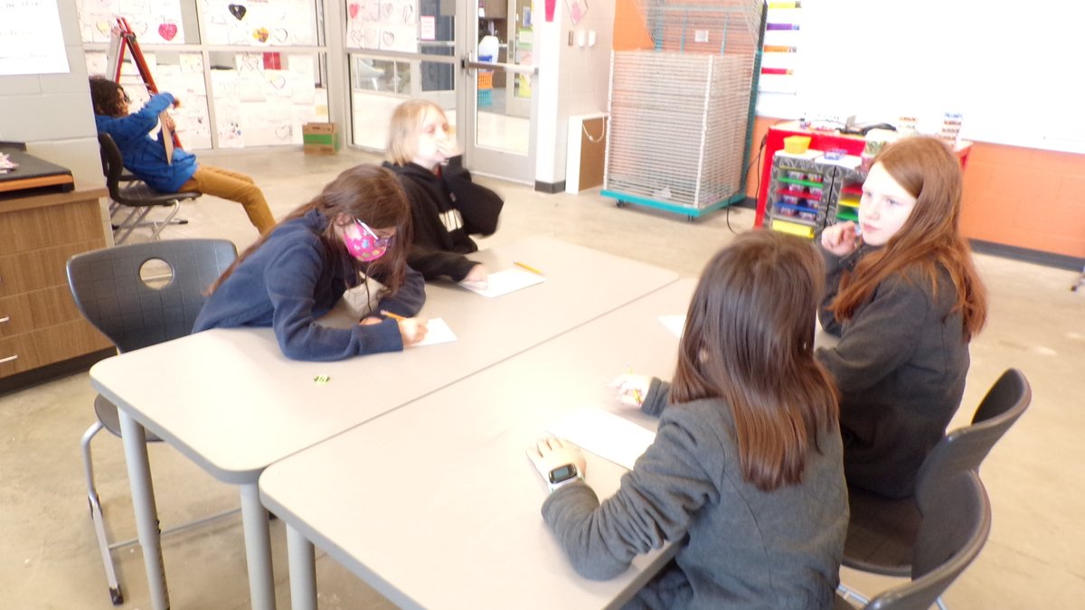 StemWloo's tweet photo. Lowell Elementary students created paper circuits during art class!  A paper circuit is a functioning electronic circuit built on a paper surface.  @WaterlooSchools https://t.co/LdHGBvxmXN