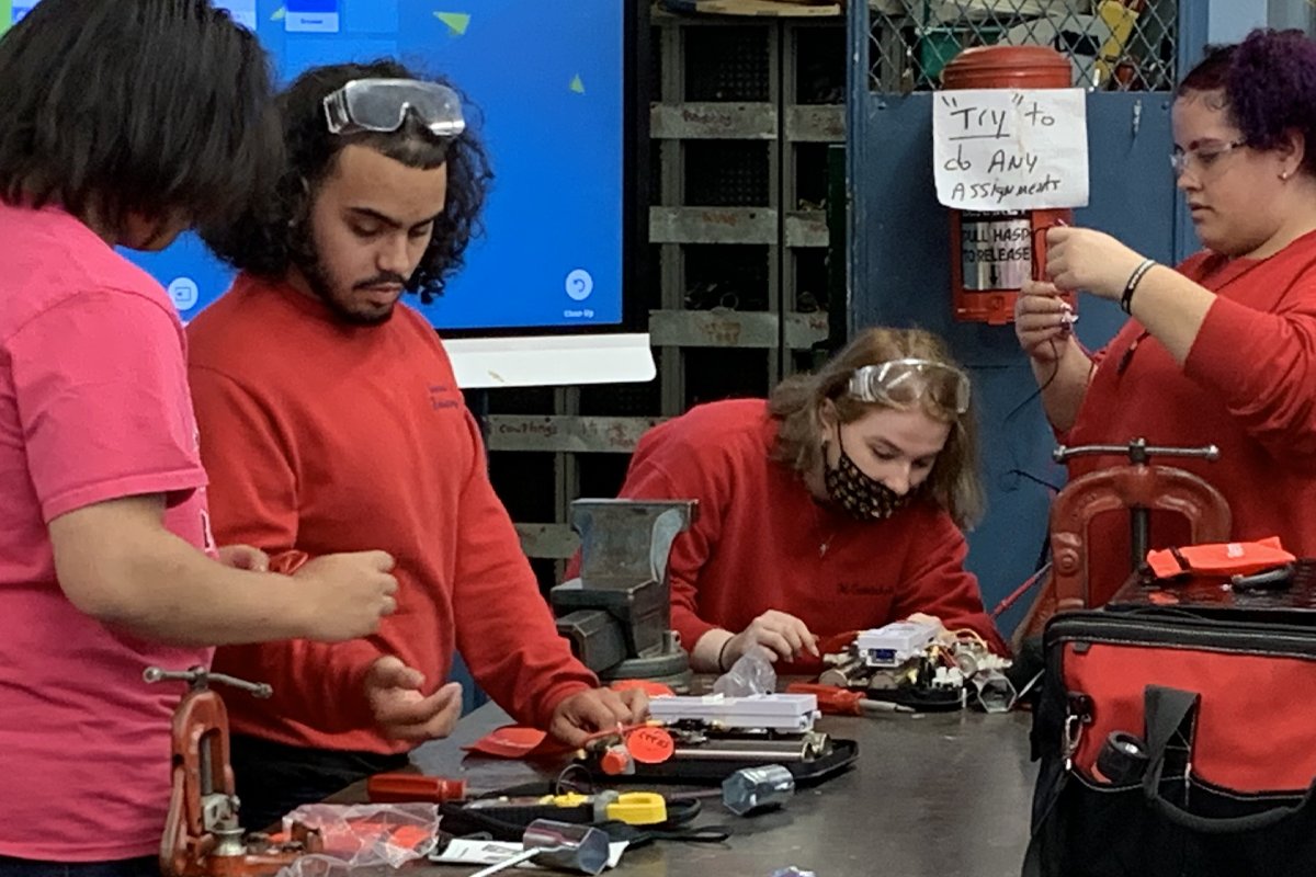EemaxInc's tweet photo. #Eemax trainers discuss tankless electric technology and sizing for the home and lead a hands-on tear down of #AccuMix II at a Ct tech school. Contact Eemax.learning@eemax.com to request class information #futureplumbers #EemaxTraining #empoweringplumbers #tanklesswaterheater https://t.co/MpdW071mrb