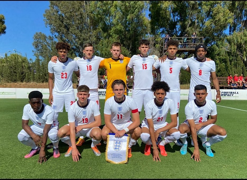 SaiSachdev_'s tweet image. Honoured and grateful to make my international debut for @england 🦁. An amazing experience to top off a successful season🙏🏽 #eng17