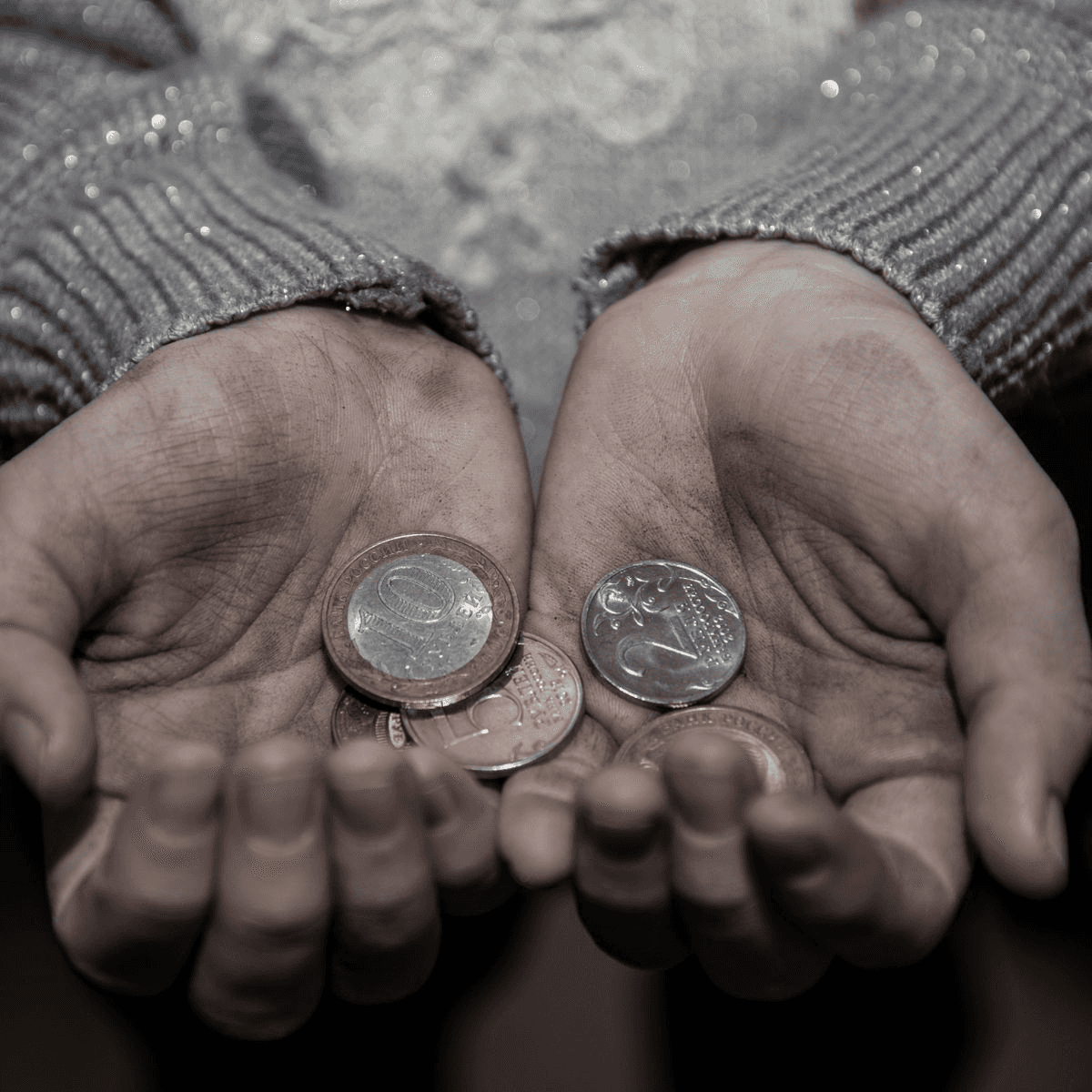 Genuine_Michael's tweet photo. "My grandfather loved to tell a story from when he was growing up across the river in Bayonne. The gist of it is that his mother would drop a handkerchief out of their apartment window down to him on the sidewalk below. Inside the handkerchief would be two pennies. https://t.co/UuWrjoY041