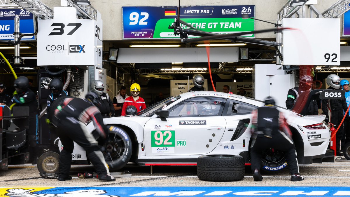 They did it! The #Porsche #911RSR No. 92 crew won the #pitstop challenge @24hoursoflemans 💪🏆