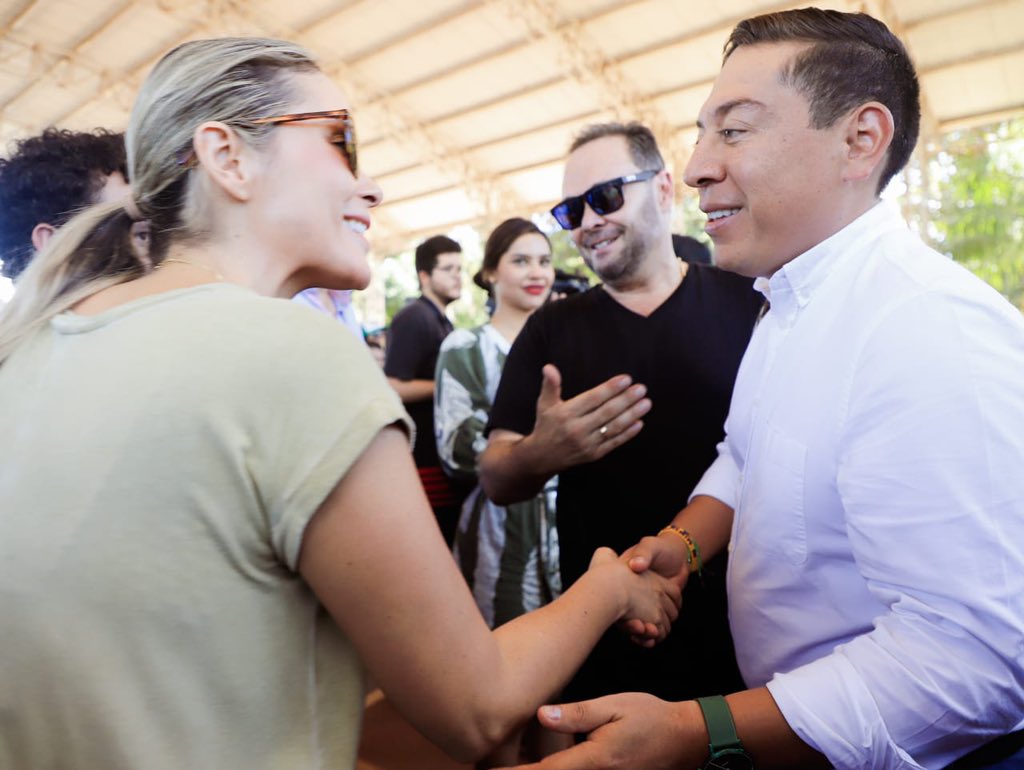 CarlosAmayaR's tweet photo. Por dificultades de señal no hemos podido iniciar la transmisión.

Estamos resolviendo el problema para poder transmitir la declaración de nuestro paso a seguir en esta segunda vuelta presidencial.

¡Gracias por la paciencia! https://t.co/2aWl58f5iX