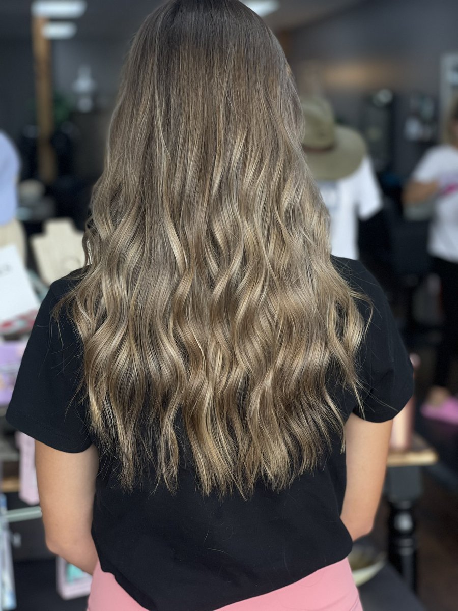 morganfarraa's tweet photo. Posting my work here as well!! 🤍🤍 
DM me for all your summer hair needs!!
&amp;all the mullet perms (in comments) https://t.co/H0Cn1JOWXI