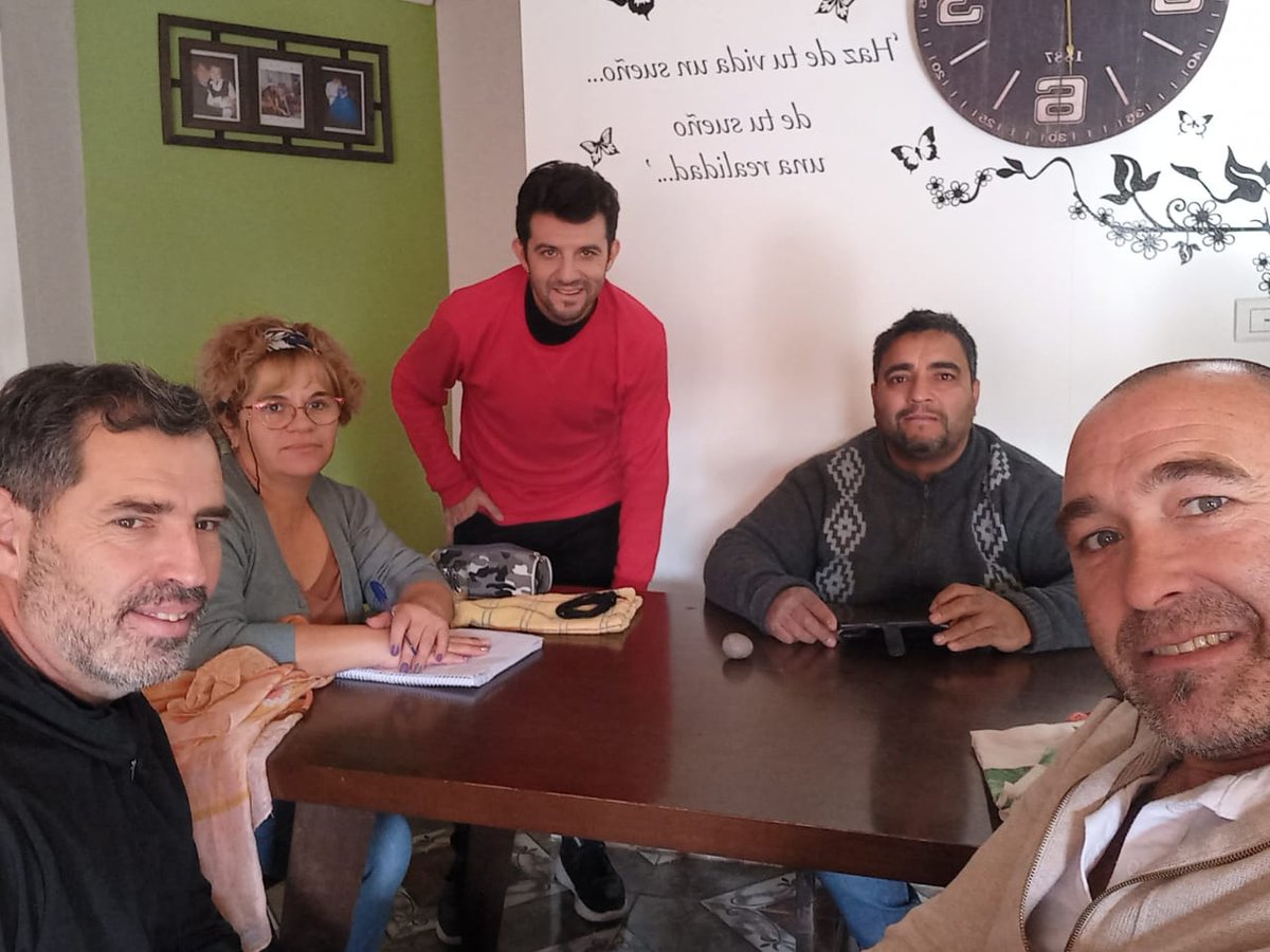 ArmidaIgnacio's tweet photo. En #Añelo los grupos de productores agropecuarios piensan ya en asociarse en #cooperativas. El trabajo autogestivo sigue siendo la salida en conjunto 🤗
#INAESFederal
#PrimeroLaGente https://t.co/tLZFRxC2gp