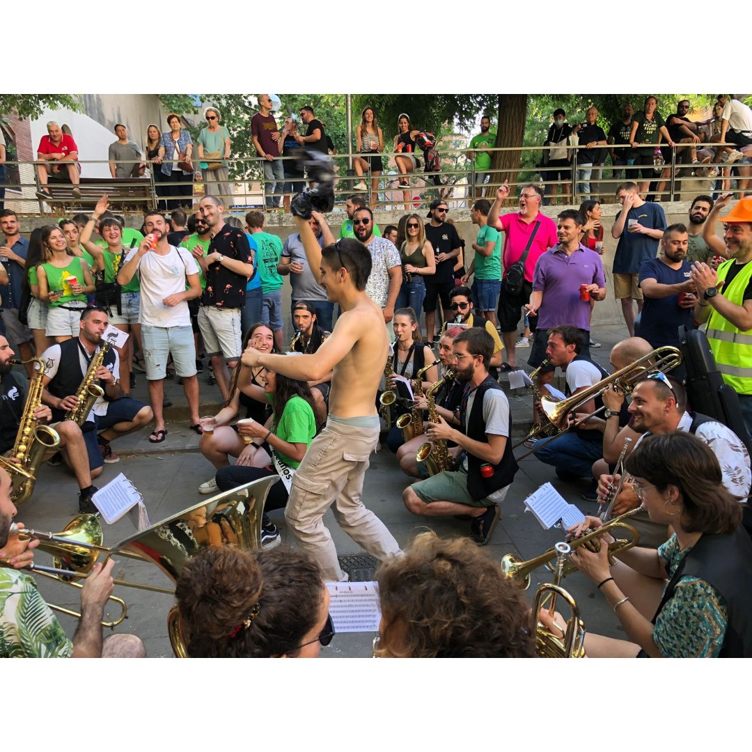 Recuperant-nos de la resaca [emocional] del Pasabares de la FM Prospe!🍻 

Moltes gràcies a tothom per ballar amb nosaltres!! Especialment a <a href="/amigosdelapenya/">#amigosdelapeña</a> 🔥

Ganes de tornar! Si t'ho has perdut, cap problema! 

📆18/06 Birrassar 
📆2/07 La Crida Vic

📥Contractació via mail!!