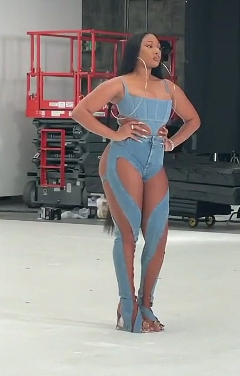 MegansStats's tweet photo. Megan Thee Stallion for Mugler 👀 https://t.co/PEusXBmxGU