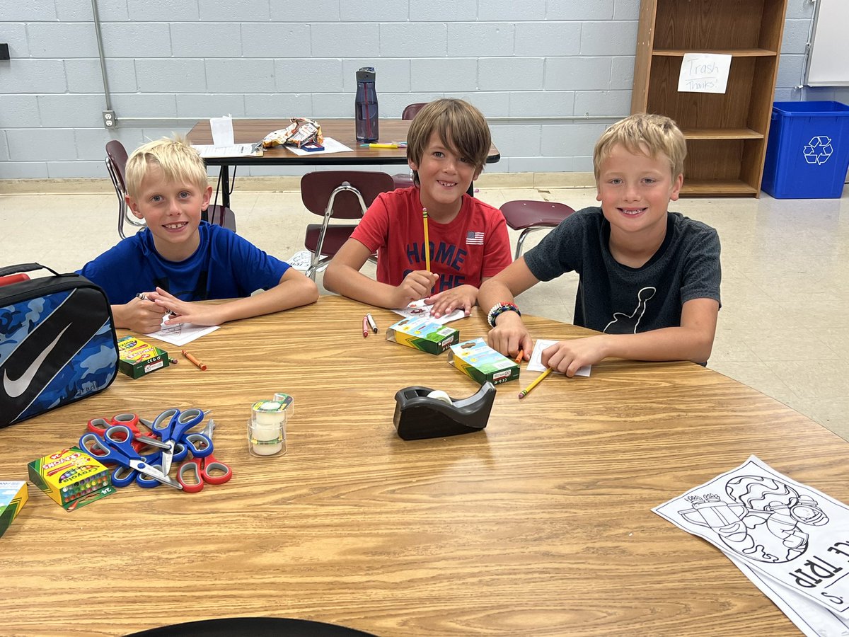 melbatch02's tweet photo. Day 1 of STEM camp! Launching rockets 🚀 🚀 @_REThompson @TuscumbiaCitySc @DARRYLAIKERSON https://t.co/7H5ilJeZpi