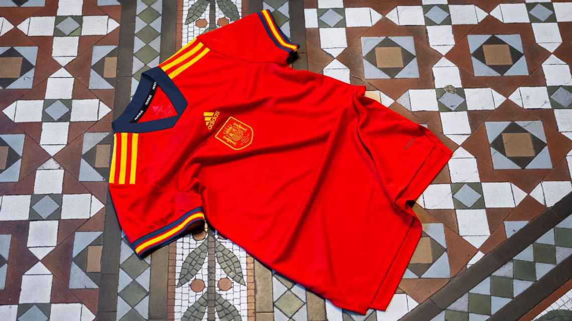 MajolaB's tweet photo. Las selecciones (varoniles) de Bélgica y Alemania usarán las camisetas de la EURO femenil hoy. 
España lo hará en su próximo partido. 

La idea, promocionar la Eurocopa 2022 y la profesionalización de la liga femenil en Bélgica. 🫶🏼 https://t.co/zWqfB4C3fO
