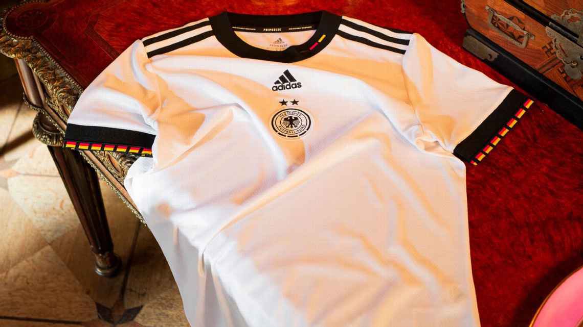 MajolaB's tweet photo. Las selecciones (varoniles) de Bélgica y Alemania usarán las camisetas de la EURO femenil hoy. 
España lo hará en su próximo partido. 

La idea, promocionar la Eurocopa 2022 y la profesionalización de la liga femenil en Bélgica. 🫶🏼 https://t.co/zWqfB4C3fO