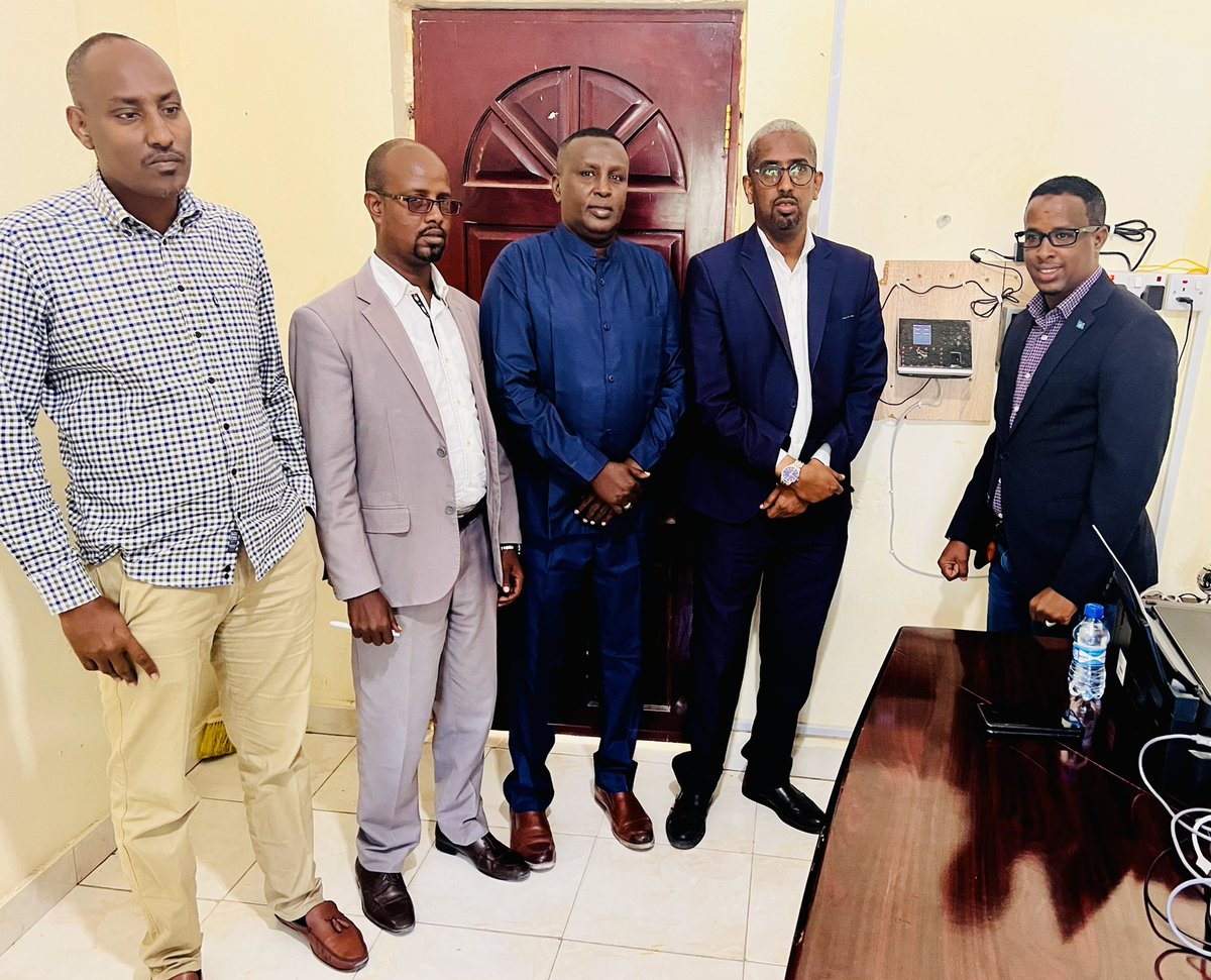TheNationalCiv2's tweet photo. Xafiiska Guddi-Hoosaadka Kormeerka Anshaxa &amp; Abaalmarinta ee Guddiga Qaranka Shaqaalaha Rayidka Dowladda ayaa maanta Wasaaradda Ganacsiga iyo Warshadaha iyo Akademiyada Fanka iyo Suugaanta, ku tegay Kormeer Shaqo kaas oo loogu kuurgalayey hannaanka shaqo galka&amp; shaqo ku negaansha https://t.co/a9X4XPXa4H