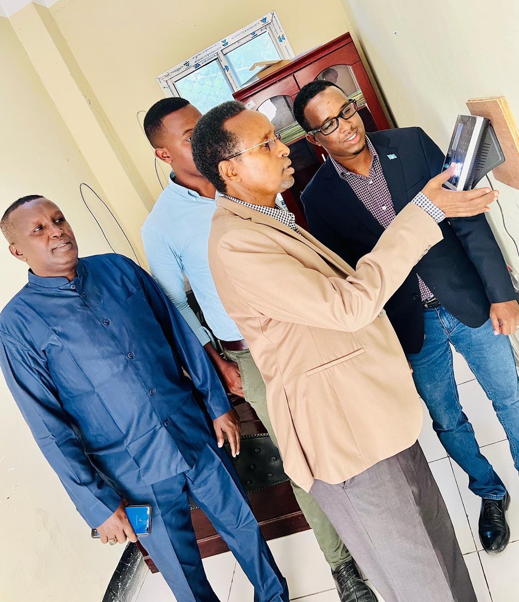 TheNationalCiv2's tweet photo. Xafiiska Guddi-Hoosaadka Kormeerka Anshaxa &amp; Abaalmarinta ee Guddiga Qaranka Shaqaalaha Rayidka Dowladda ayaa maanta Wasaaradda Ganacsiga iyo Warshadaha iyo Akademiyada Fanka iyo Suugaanta, ku tegay Kormeer Shaqo kaas oo loogu kuurgalayey hannaanka shaqo galka&amp; shaqo ku negaansha https://t.co/a9X4XPXa4H