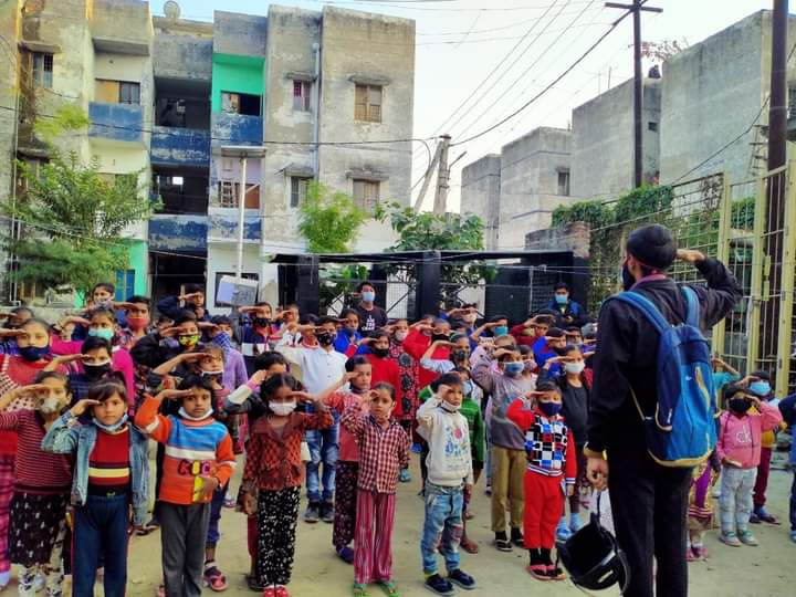 Prince76591123's tweet photo. The most effective kind of education is that a child should play among lovely things.
.
#education #slumeducation #upgovt #charity #bethechange #NGO #Moradabad #Salute 
@parivartantheng @adgpi @IAF_MCC @indiannavy @HQ_DG_NCC @EduMinOfIndia @UPGovt https://t.co/E8AtUp3YTf
