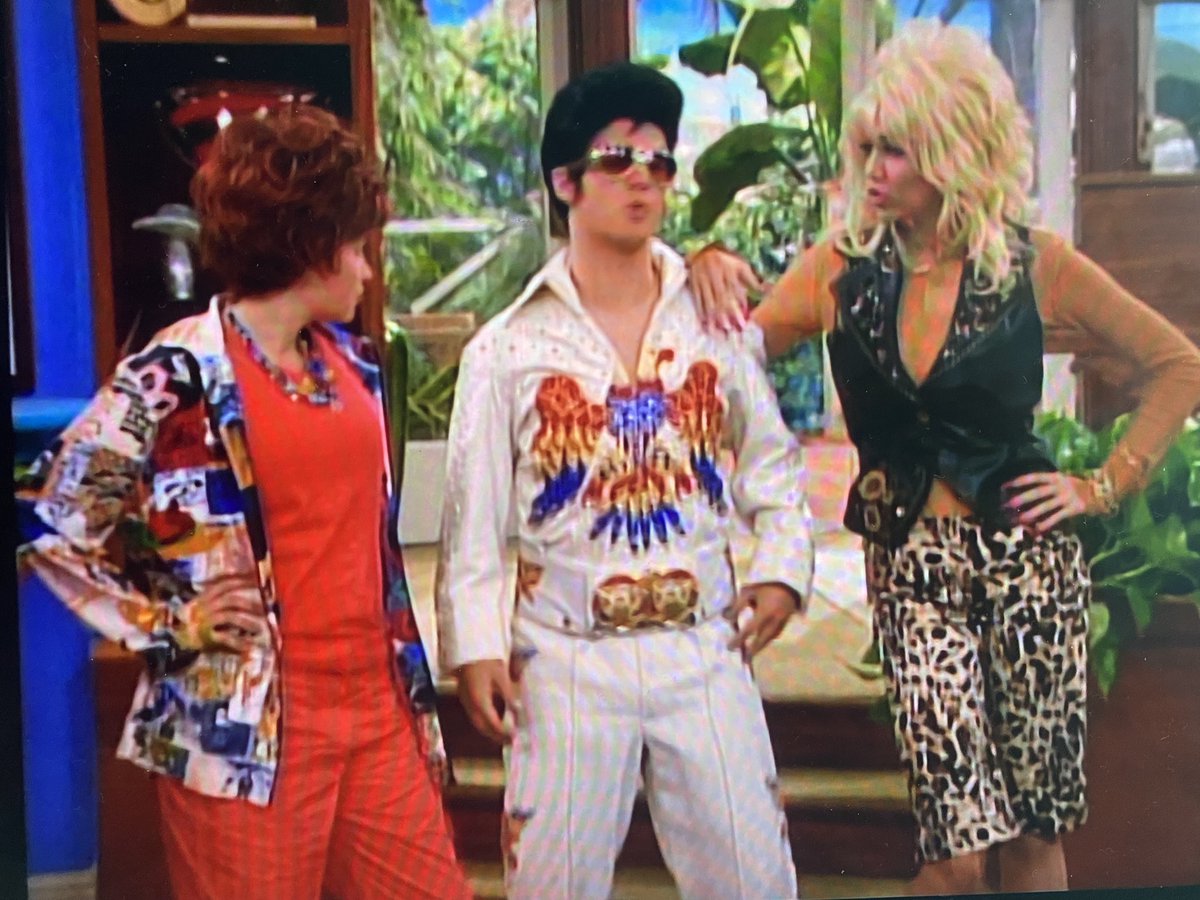 emmagrace788's tweet photo. Austin Butler looks good in this leaked scene from the Elvis movie https://t.co/aQbDu7uwJB