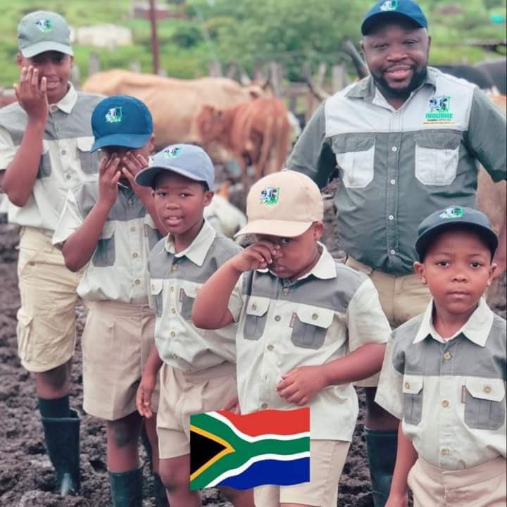 ChrisExcel102's tweet photo. Black Famers.

Your crops will still grow even if you don’t wear this Afrikaans uniform

Liyakhula nje kahle izambane ngisho ugqoka u Skinny Jean… https://t.co/D5VACz4VyM