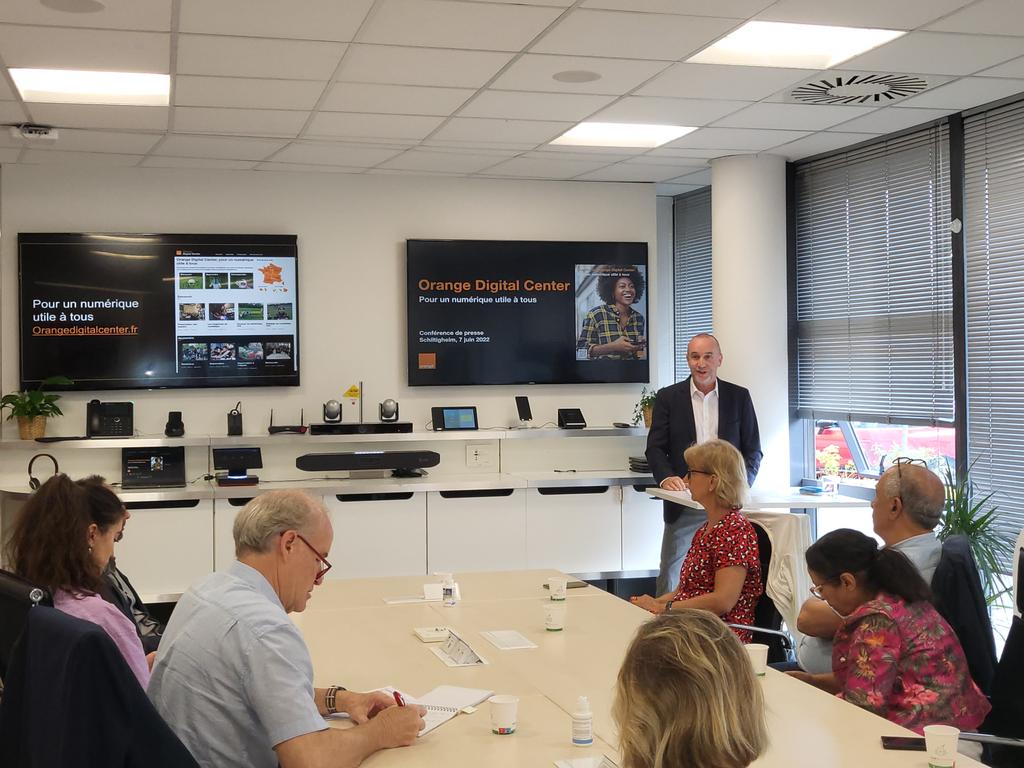 CLecouffe's tweet photo. Lancement de l'ODC  à Schiltigheim, #orangedigitalcenter en présence d élus, journalistes et partenaires. Pour un numérique utile à tous.@AnneCoreau @leduyann @CLandomiel @ZouhairBENJELL1 https://t.co/y3XNfraTW9