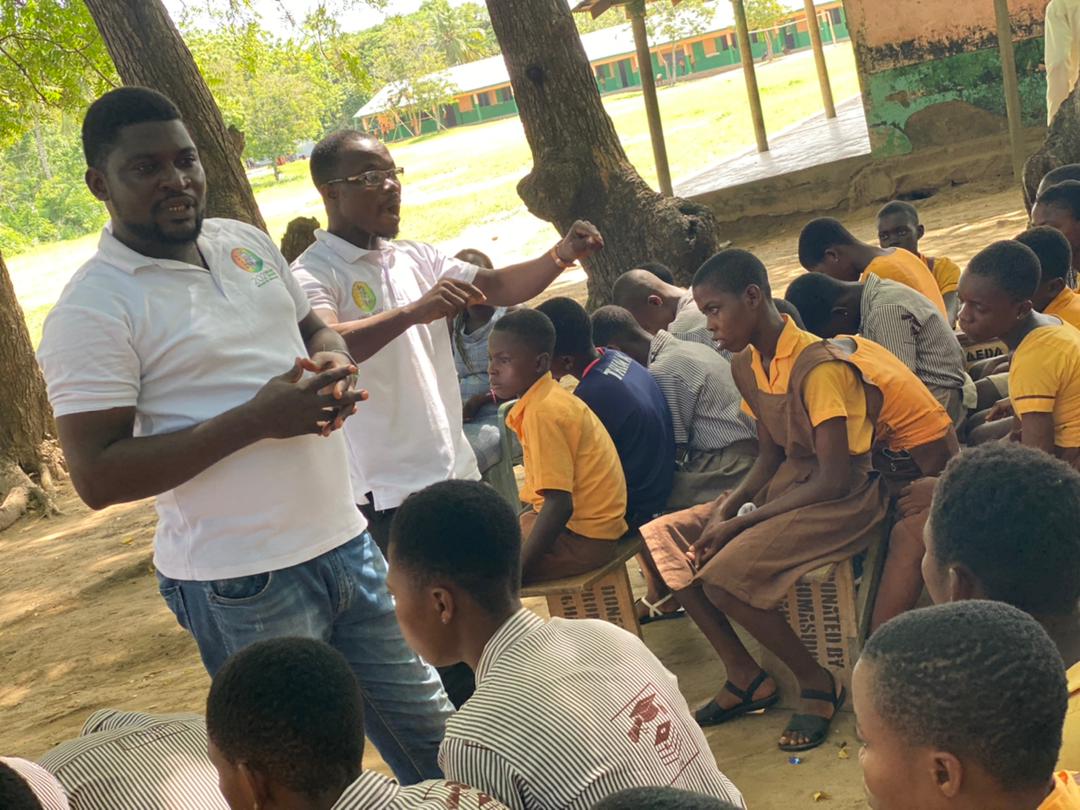 YVLGhana's tweet photo. Empowering children and young people of Pediatokorpe island basic school at Ada. #education #SDG4 @UnescoGhana https://t.co/gzijSGVRiu