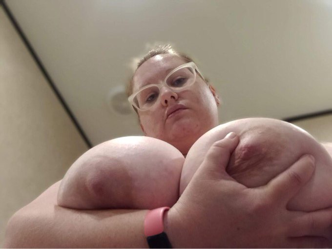 Happy #tittietuesday #tittytuesday! https://t.co/25q1HEixew<a href="/tag/tittietuesday"class="tags">#tittietuesday</a><a href="/tag/tittytuesday"class="tags">#tittytuesday</a>