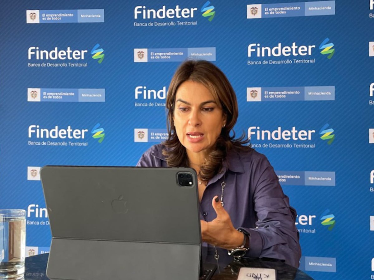 Findeter's tweet photo. Continúa nuestra gira Reactivando Territorios; hoy nuestra vicepresidenta Comercial se reunió con alcaldes y secretarios de municipios del Eje Cafetero, del suroccidente y noroccidente del país para presentarles las opciones de financiación con Findeter para su proyectos. https://t.co/Zl6PhOMvaR