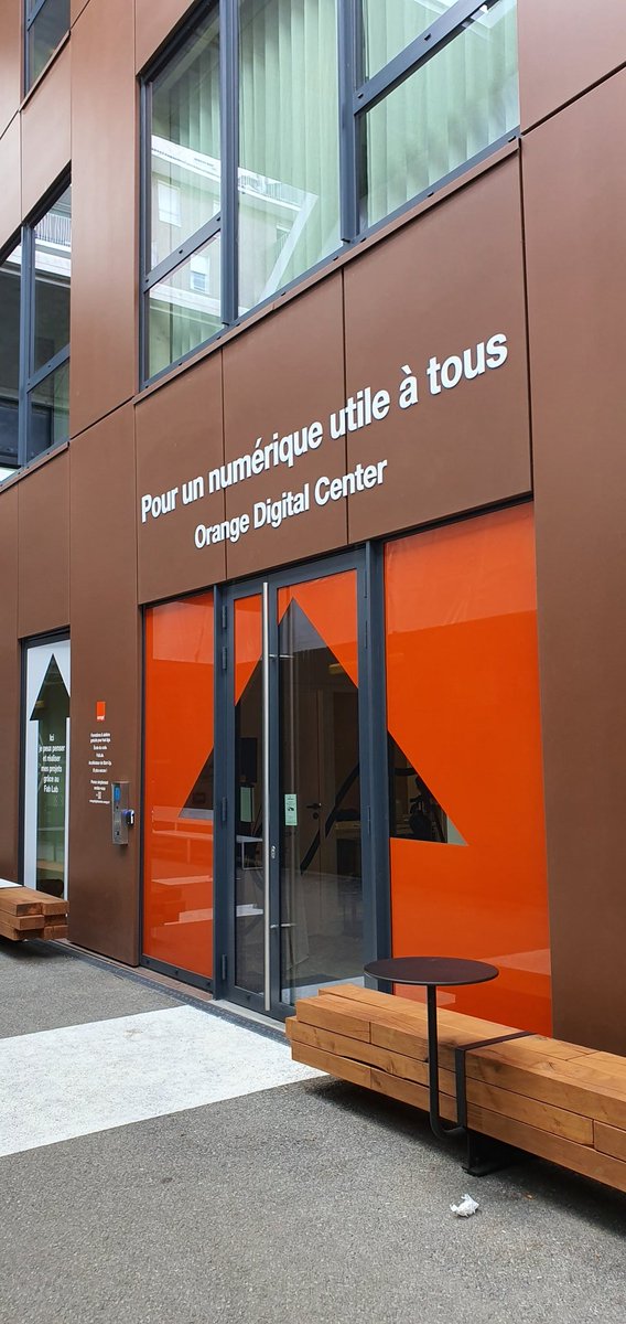 AnneMarolleau's tweet photo. Ouverture aujourd'hui de #OrangeDigitalCenter physique de Saint Ouen qui sera completé par un dispositif itinérant au plus pret de nos bénéficiaires.
#Orangeidf https://t.co/yQJ90zqJZu