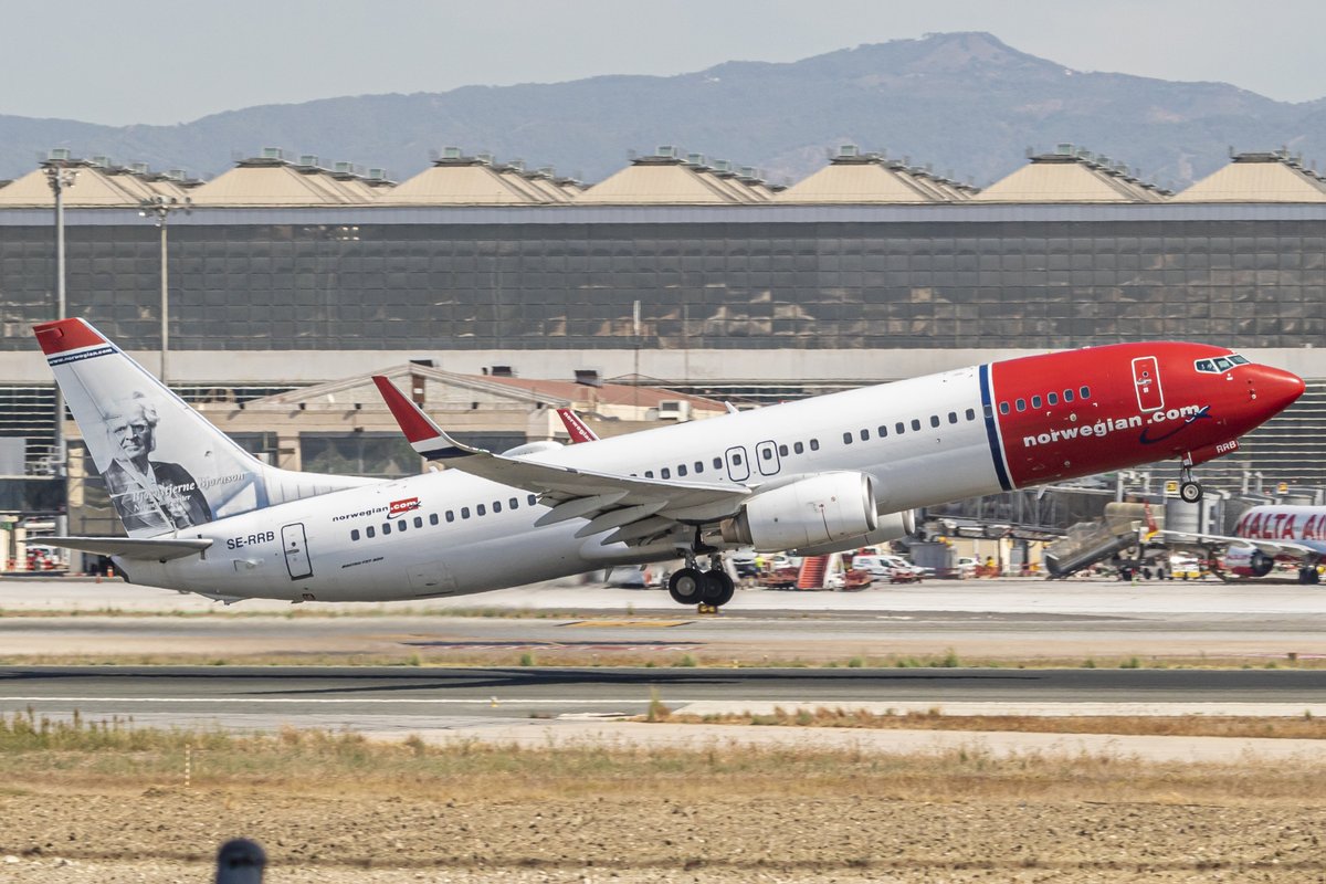 agphunter's tweet photo. ▪️Airline➡️@Fly_Norwegian (Bjørnstjerne Bjørnson Livery)
▪️✈️ Aircraft➡️@Boeing 737-8JP
▪️📄 Registration➡️🇸🇪SE-RRB
▪️📂 Flight number➡️DY3671
▪️⏳ Flight time➡️3:01
▪️🗓 Date➡️27/09/2021
▪️🛫 #takeoff to➡️CPH
➖➖➖➖➖➖➖
#malagaairport #agphunter #avgeek #planes #flynorwegian https://t.co/mRa3D8DtH5