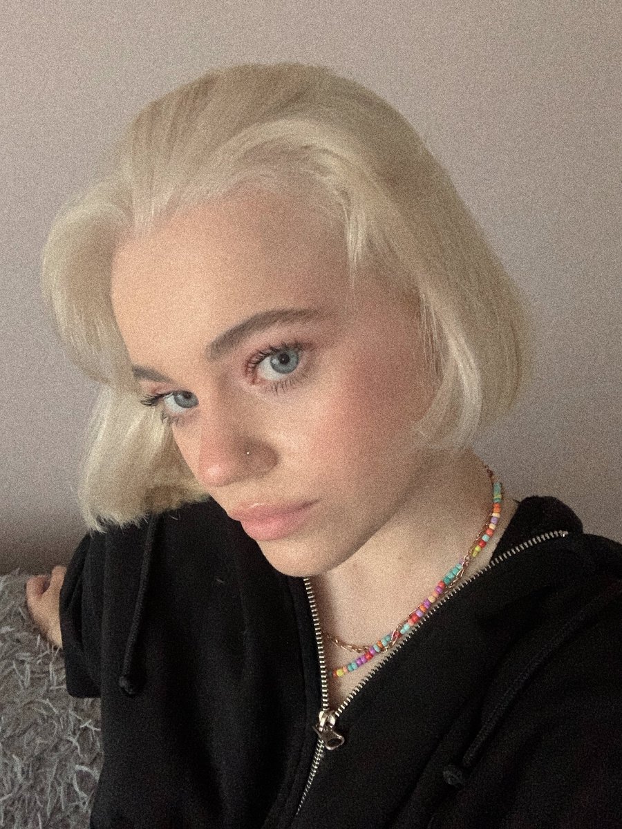 echlmet's tweet photo. GIVE A WARM WELCOME TO THE NEW EMILIA!!! TIMOTHÉE'S GIRLFRIEND https://t.co/5Dm03siGPj