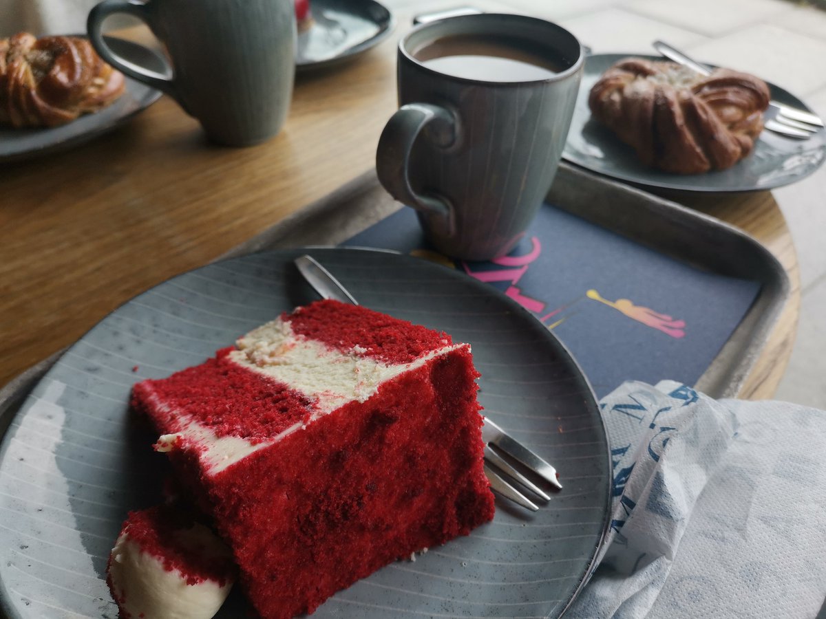 W3N_LYCO5's tweet photo. Wen the #travelwolf takes another #fika break - and discovers 'Red Velvet cake', which is just the most awesome cheesecake under the sun! 😍

And yes, it tastes right as fab as it looks!! 👍
#redvelvetcheesecake #fika #redanddelicious #swedishconvenience #offcrypto #yummy https://t.co/v9XK6z6Zjk