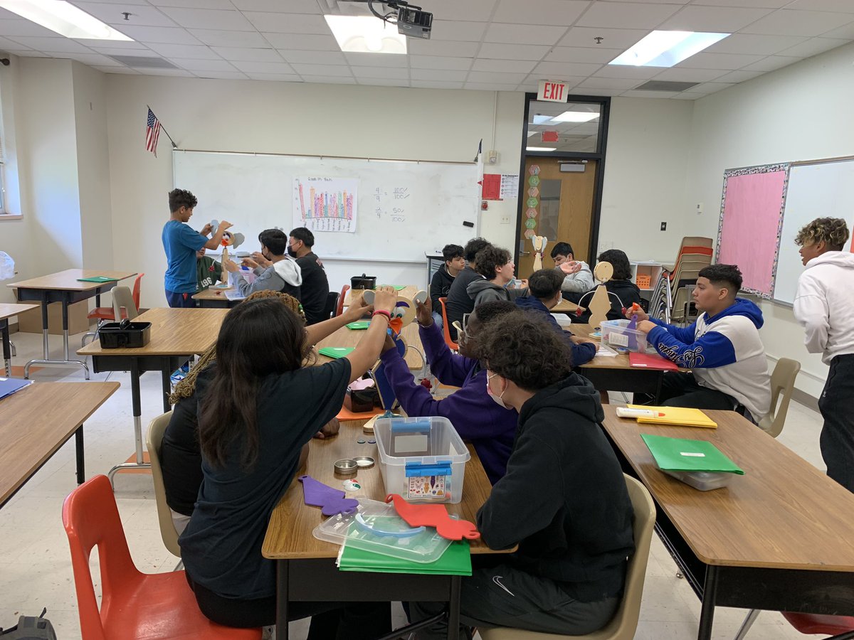 Self_Taught_Sci's tweet photo. First few days of summer school have gone very well! We are becoming masters of genetics.  😁 #myIrvingISD #ScienceSummer https://t.co/ZzBKh73ybY