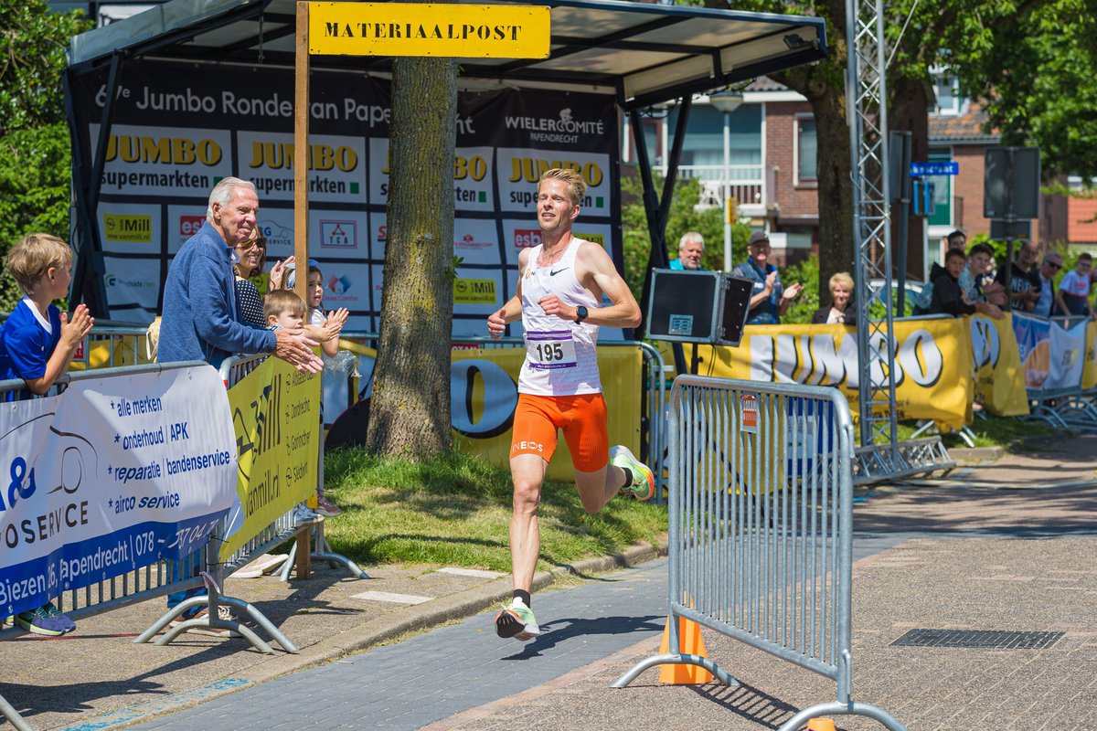 Afgelopen zaterdag werd de 67ste editie van de <a href="/JumboSupermarkt/">Jumbo Supermarkten</a>  Ronde van Papendrecht verreden, winnaar Carlo van de Berg. De derde editie van de <a href="/Van_Mill/">Van Mill</a>  4 Mijl van Papendrecht werd gewonnen door plaatsgenoot Roy Hoornweg.