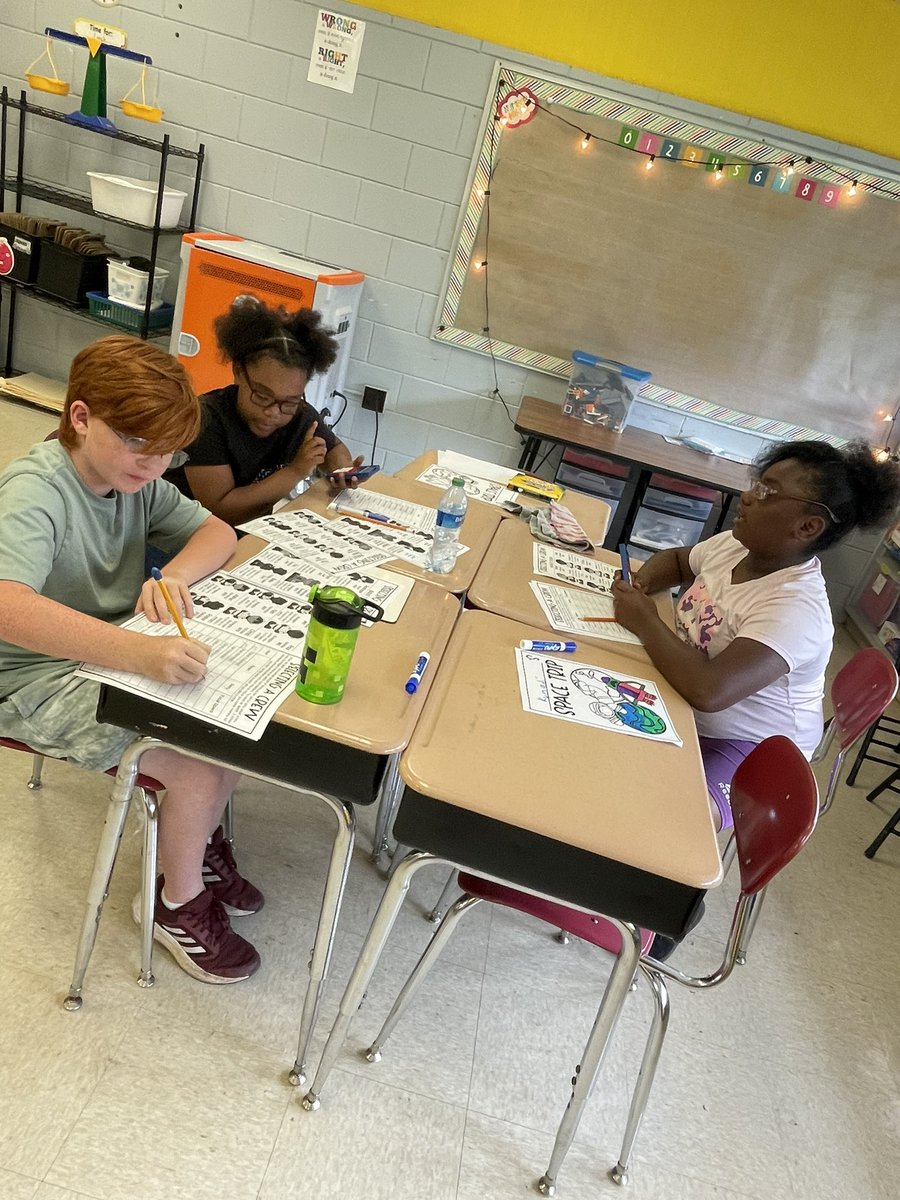 cwlinley's tweet photo. STEM camp day 1 @_REThompson #tuscumbiacity @TuscumbiaCitySc https://t.co/C3a4TuBIK3