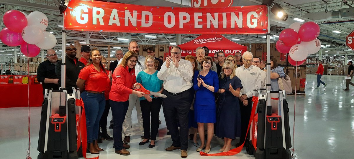 CDFLPlus's tweet photo. We were thrilled to join @milwaukeetool for the grand opening of their 357,000 square foot facility in Clinton, MS. CDFL provided architectural, landscape, and mechanical engineering services on the project.
#PowerOfPlus #Architecture #Engineering #Landscape https://t.co/jJ9XgTR49J