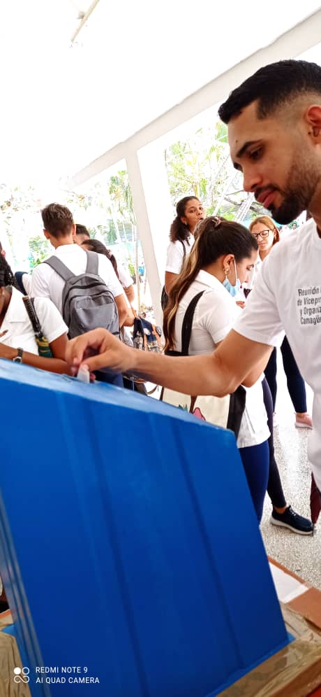 CienfuegosFeu's tweet photo. Arrancan las elecciones de la @CienfuegosFeu en la @UCMCienfuegos1 
Un proceso eleccionario a la altura de nuestro #CentenarioFEU

#revolucionandolafeu  #40anivfcmcfg
#AcreditaciónInstitucional https://t.co/V78o4zJsaI