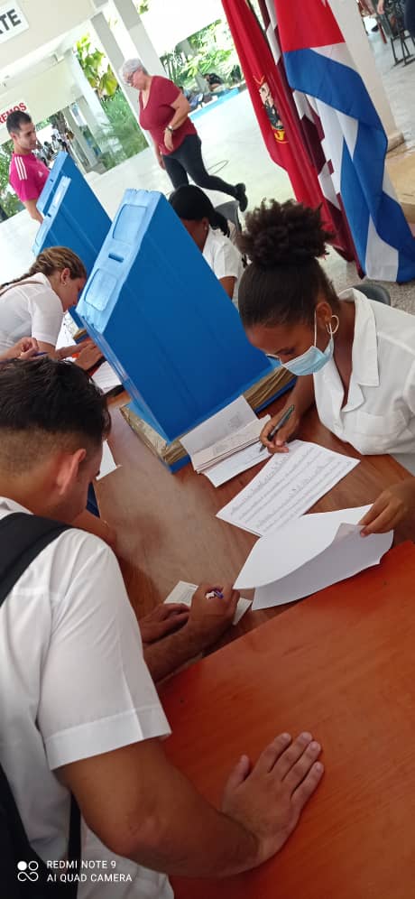 CienfuegosFeu's tweet photo. Arrancan las elecciones de la @CienfuegosFeu en la @UCMCienfuegos1 
Un proceso eleccionario a la altura de nuestro #CentenarioFEU

#revolucionandolafeu  #40anivfcmcfg
#AcreditaciónInstitucional https://t.co/V78o4zJsaI