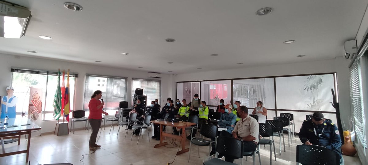 MinTransporteCo's tweet photo. #Hoy en #Villavicencio, el Grupo de Asuntos Ambientales y Desarrollo Sostenible - #GAADS, realizó una jornada de capacitación en transporte de Mercancías Peligrosas🚚🧪
#EnEquipo con la asistencia de entes territoriales y entidades, trabajamos por la seguridad de los colombianos. https://t.co/OdYj3metGL