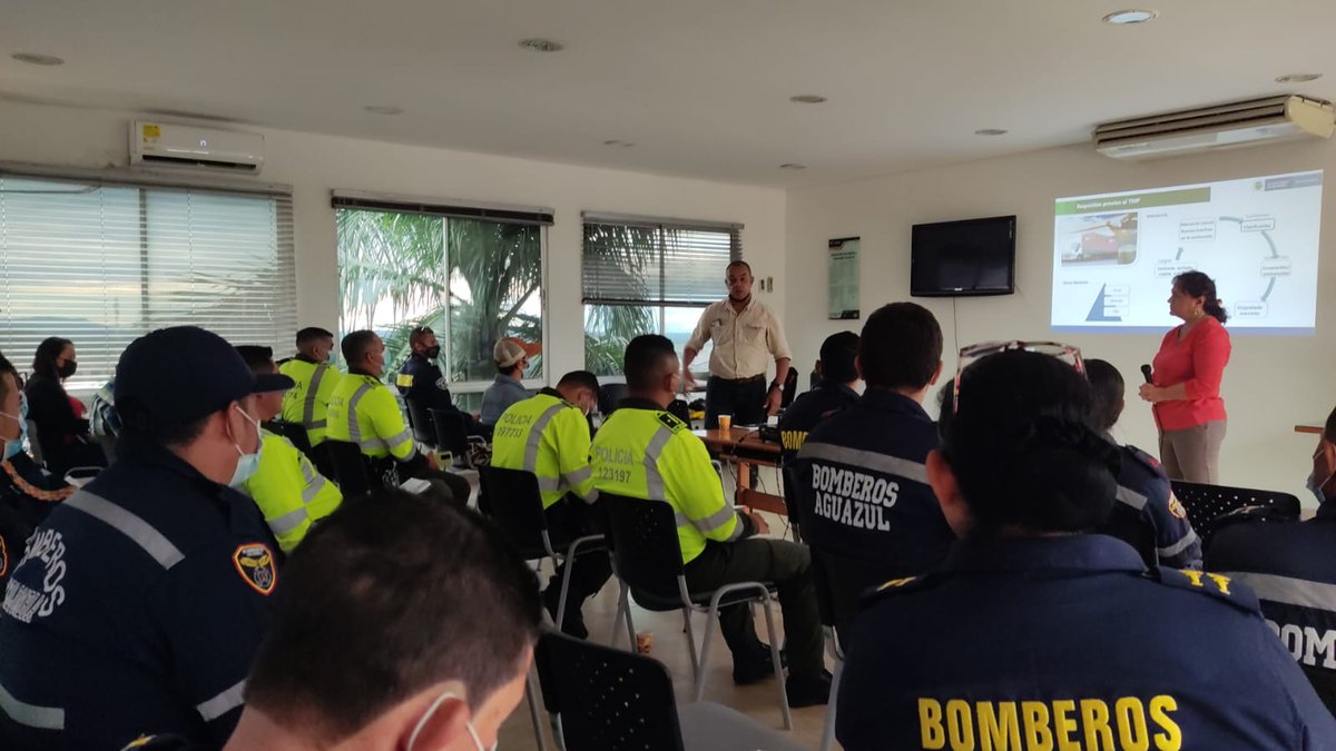 MinTransporteCo's tweet photo. #Hoy en #Villavicencio, el Grupo de Asuntos Ambientales y Desarrollo Sostenible - #GAADS, realizó una jornada de capacitación en transporte de Mercancías Peligrosas🚚🧪
#EnEquipo con la asistencia de entes territoriales y entidades, trabajamos por la seguridad de los colombianos. https://t.co/OdYj3metGL