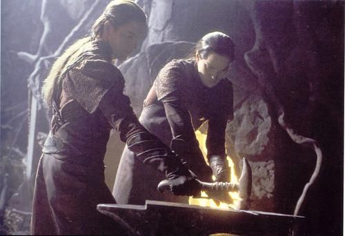 MrsFelagund's tweet photo. Remember these elven smiths from ROTK? They look more like Celebrimbor than what Amazon came up with. https://t.co/RCt84tkPcI
