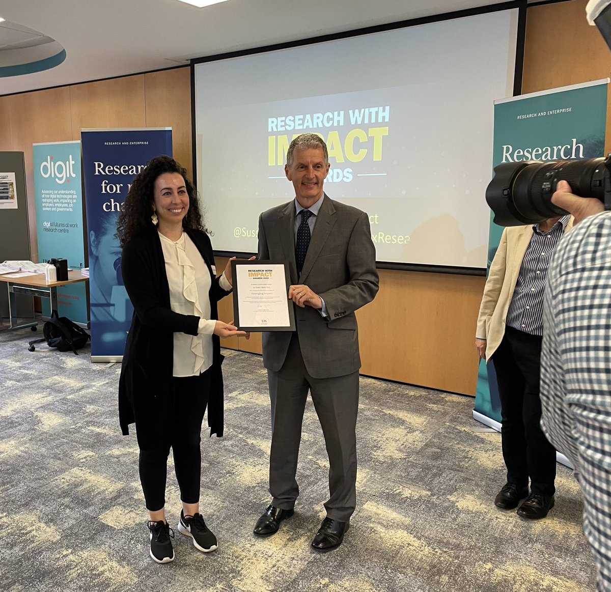 Three successes at @SussexUni Research with Impact awards for @Sussex_Psych : @melisulug’s work on allyship, @AliceESkelton’s work on colour perception, & Jane Oakhill’s work on reading comprehension - congratulations all!