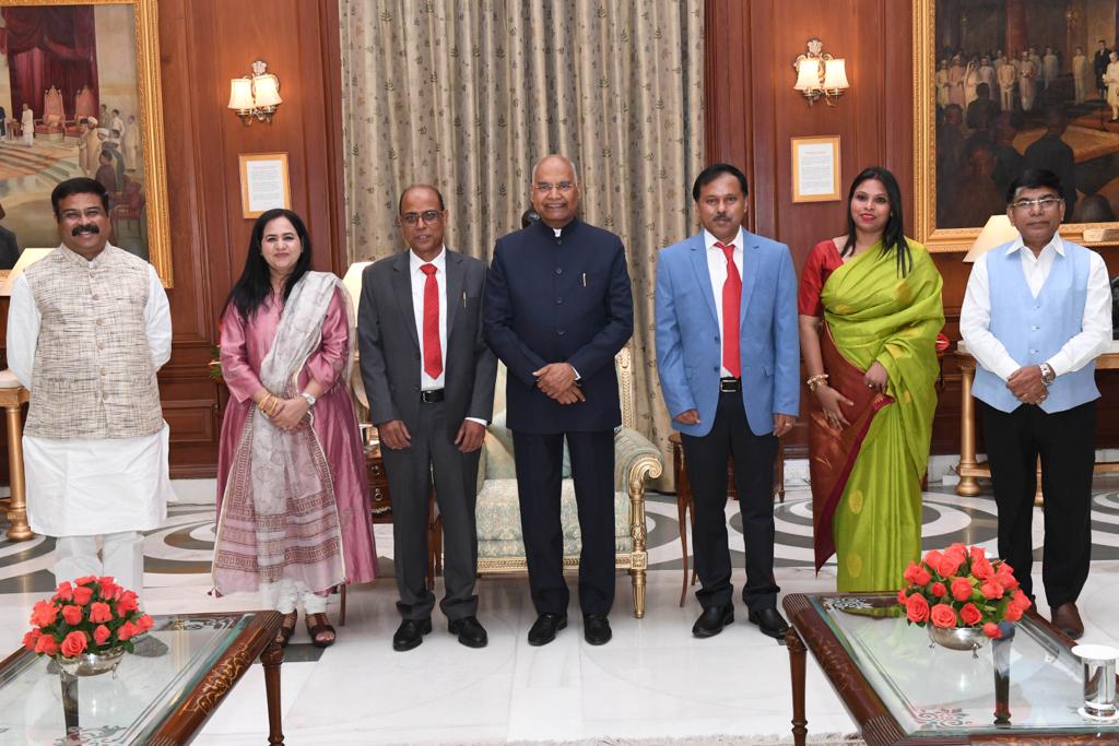MansoorMfs's tweet photo. One more feather in your cap !
Proud moment for  @jmiu_official, and for us !
Congratulations Khalu Ji for getting this award from The @rashtrapatibhvn Shri Ram Nath Kovind Ji 
Hard work always pays off !
May Allah Almighty will succeed you more , ameen ! https://t.co/cdOXpedw9U
