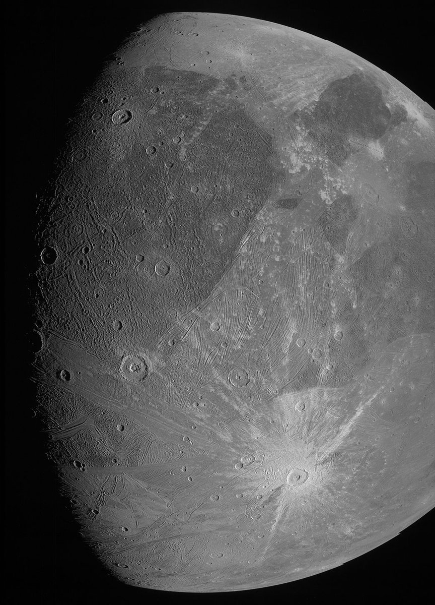 airandspace's tweet photo. Ganymede's closeup 📸

A year ago, NASA's Juno spacecraft flew within 645 miles of Jupiter's moon Ganymede. This flyby is the closest we have gotten to the largest moon in our solar system since a flyby by the Galileo spacecraft in 2000. JunoCam captured this image of Ganymede. https://t.co/aO93rtNlHA