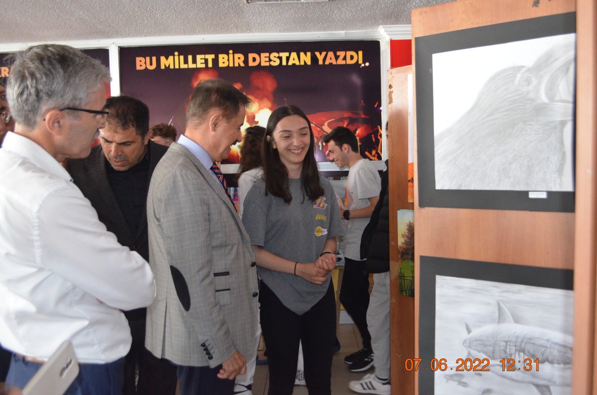 huriyesueral's tweet photo. Bahar Şenligimiz ve Resim Sergimizin açılışını yaptık.  Protokol ,öğrencilerimiz,velilerimiz ve mezun öğrencilerimizin katılımı ile büyük bir coşku içinde yapıldı. @huriyesueral @samsunhm @atakumbeltr @MemAtakum https://t.co/4Gg8SVyJN4