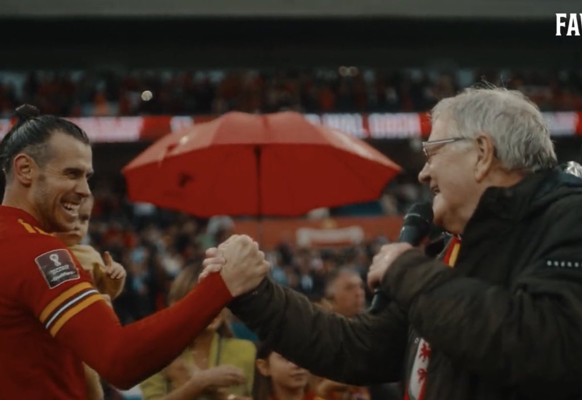 MsTaffia's tweet image. Best photo of the game. Two legends bonded by their love for #Wales. If Carlsberg made countries….
Diolch @FAWales #YmaOHyd #TogetherStronger