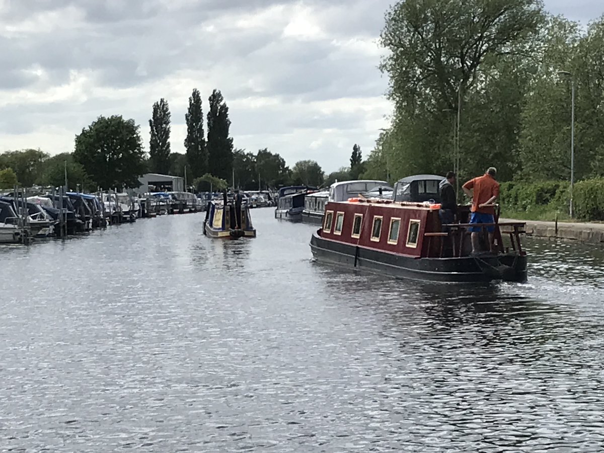 There was, after the #JubileeWeekend, a more relaxed pace at the locks today. Just the usual #Tuesday vibe. Jan and Wendy had a little more time to chat with boaters about boat names, engine makes, boat-dogs, boat-cats and the like. And the sun shone. Yes, it was a very good day.