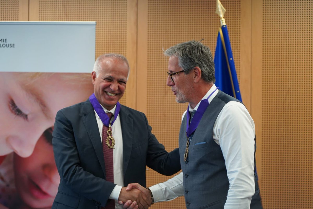 C'est toujours un moment d'émotion de remettre les insignes des palmes academiques à des personnels très investis et qui portent haut les couleurs de notre institution. Merci à eux pour leur engagement au service des élèves et de leur réussite !