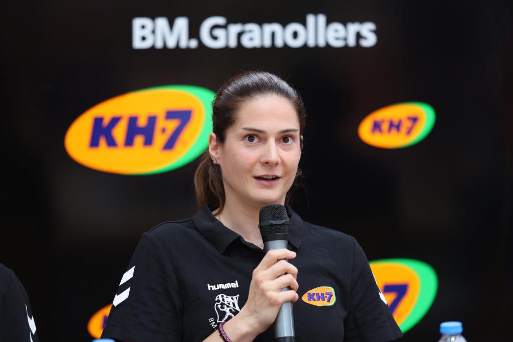🆕 Dolores Martín presentada com a nova entrenadora del nou projecte del KH-7 BM Granollers a les instal·lacions de <a href="/KH7_Sport/">KH7 Sport</a>!

🤩 Benvinguda, Dolo!

🔗 bit.ly/3xnmZfo

#OrgullBMG ⚪️🔵