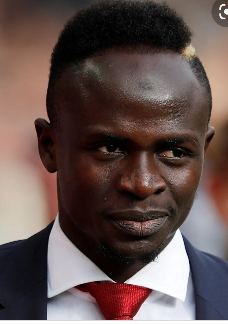 KaelaMiky's tweet photo. I do not understand football but what i do understand is this man is so humble &amp; has a heart of gold. 
Sadio Mane 💛🙏🏿 https://t.co/yY7i5Xh8SI