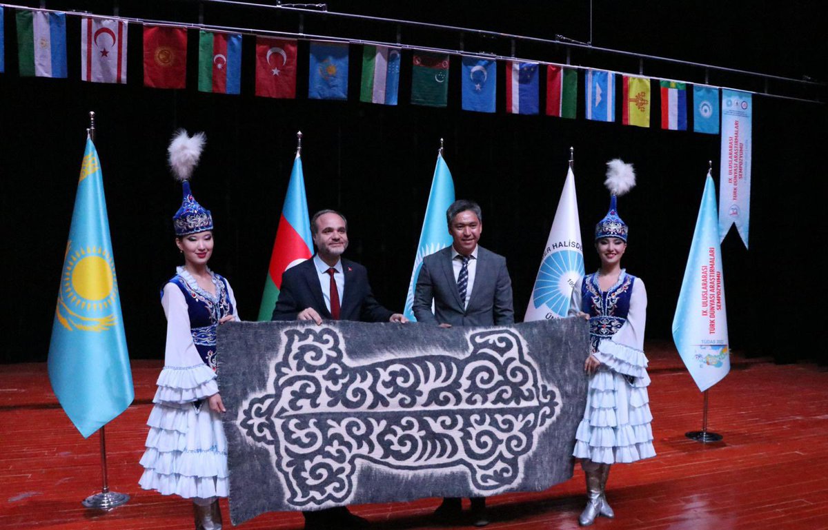 9.'su düzenlenen ve 7-10 Haziran tarihleri arasında devam edecek olan 'Uluslararası Türk Dünyası Araştırmaları Sempozyumu'muz, Niğde Ömer Halisdemir Üniversitesi ev sahipliğinde bugün başladı.