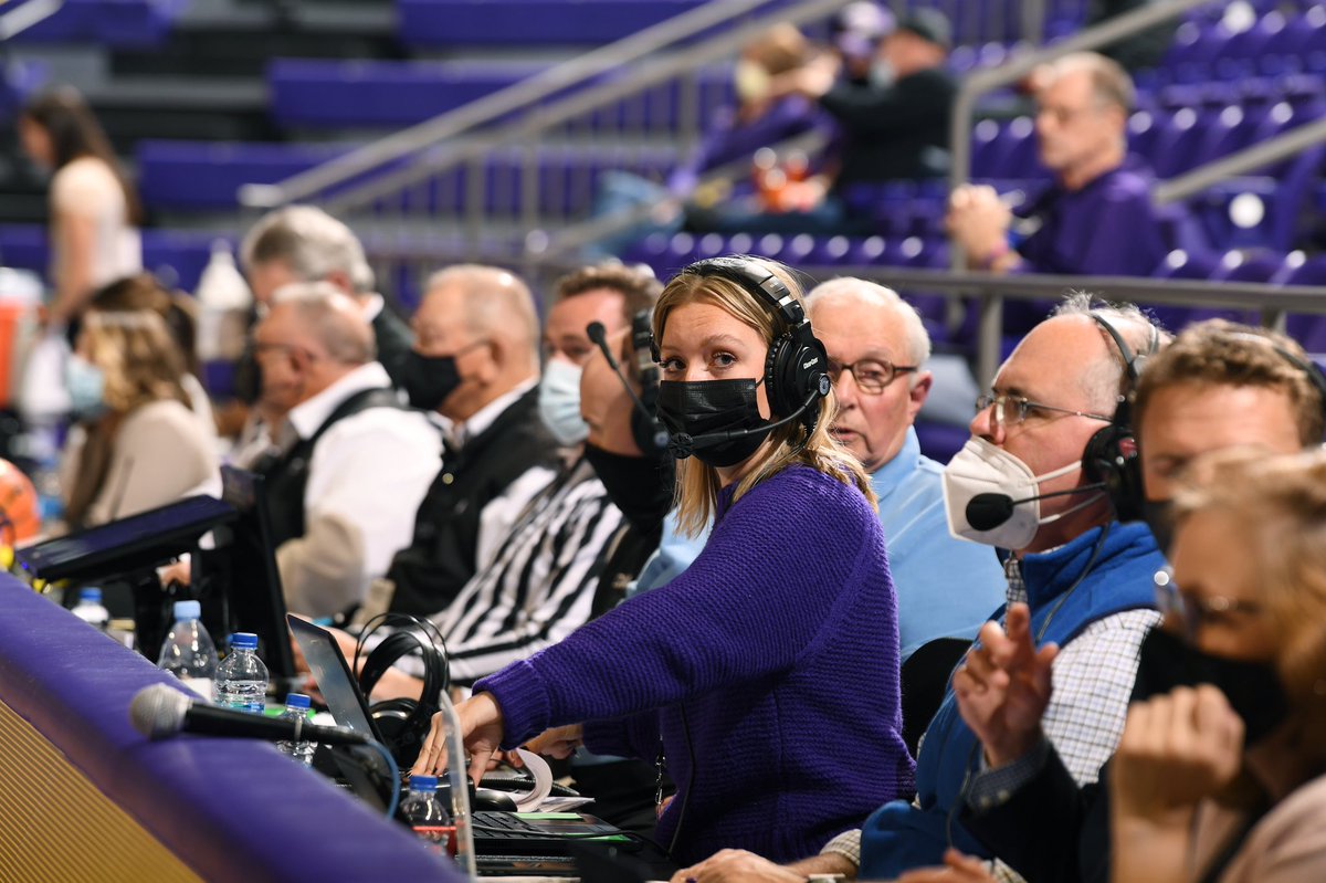 thezoegasell's tweet photo. As my time at JMU comes to an end, I could not be more thankful for the growth it has provided me.
To all of those in Harrisonburg - the 380 squad, my coaches, student-athletes, student workers and fans that I have met along the way - thank you 💜
#GoDukes 🐶 | #StayTuned 👀 https://t.co/27yOOypiBu