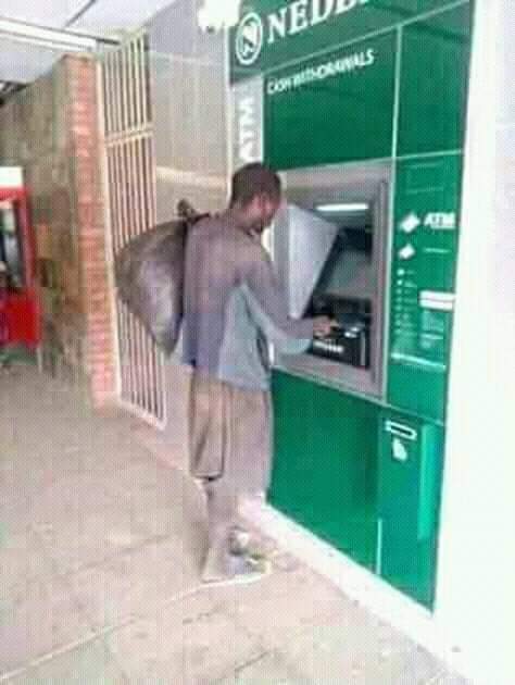 MdeziMoney's tweet photo. @OratileMaleban2 😭😭😭😭😭NIGERIA 🤮🤮 https://t.co/uHHkht196Y