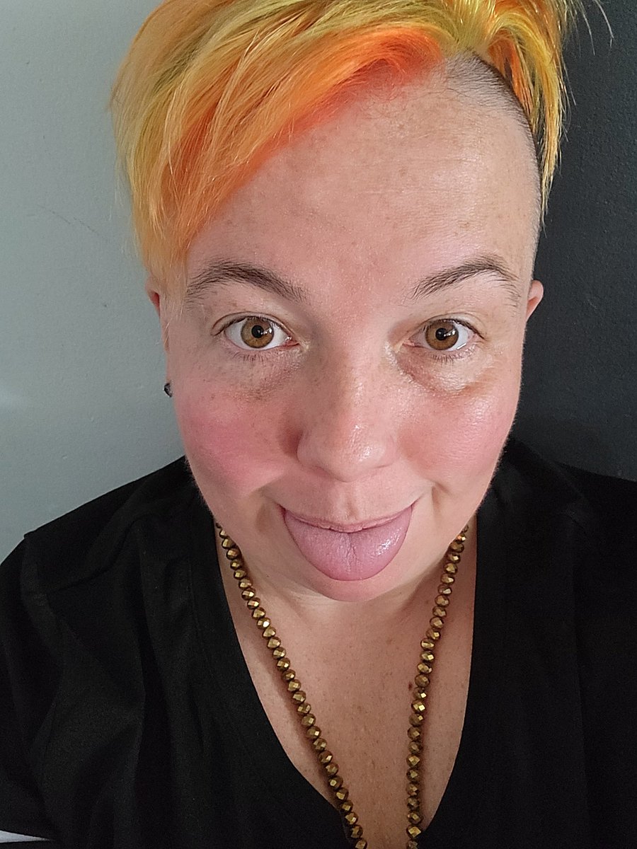 xtheadventx's tweet photo. crazy hair // don't care #respectthehawk https://t.co/lC506jOJcQ