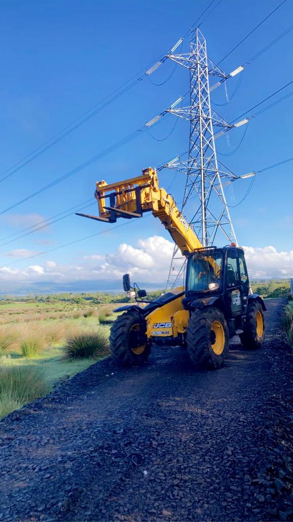 kdm_hire's tweet image. ⚡️Power Pic of the week - Carrying the load! ⚡️ Ongoing upgrades to transmission lines over the Sperrins, ensuring the electricity load keeps your lights on.  

#KDMHire #Powerpic #Telehanders #TelescopicForklifts #Sperrins