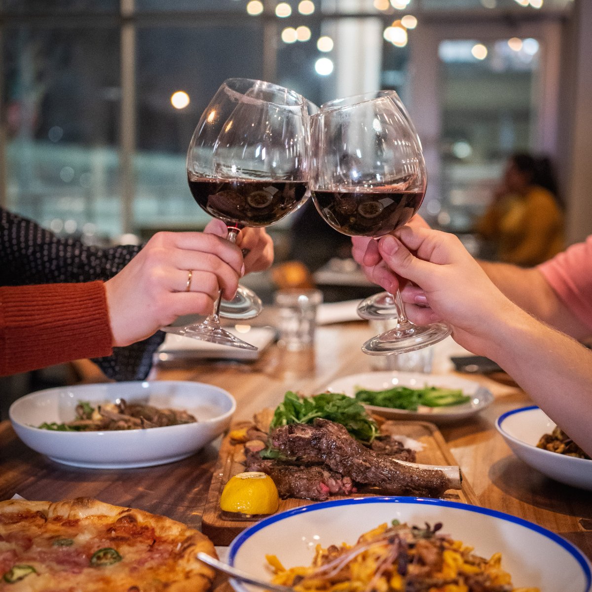 shareatableapp's tweet image. Cheers to new friends, new restaurants, and new experiences! Download our app to get out of your comfort zone! IOS App link: apps.apple.com/us/app/share-a… Android App link: play.google.com/store/apps/det…